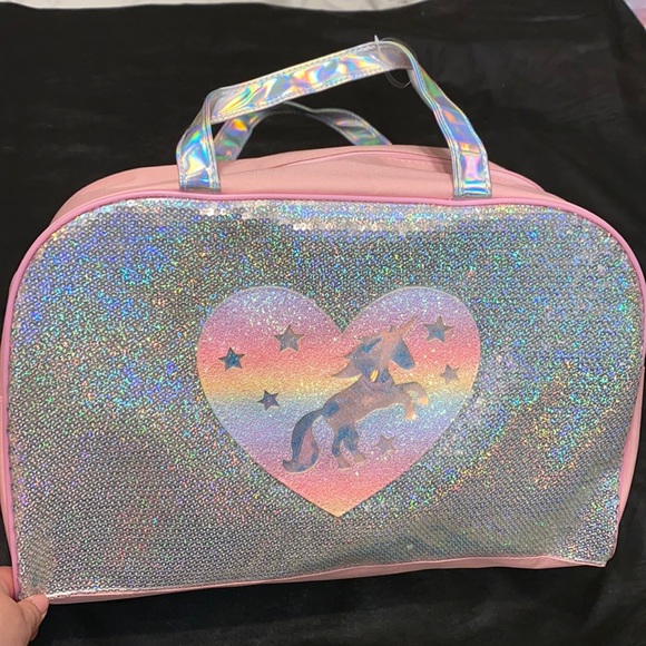 Unicorn overnight bag,NWT larger sized bag,perfect for travel,Kids overnight bag - Picture 7 of 12